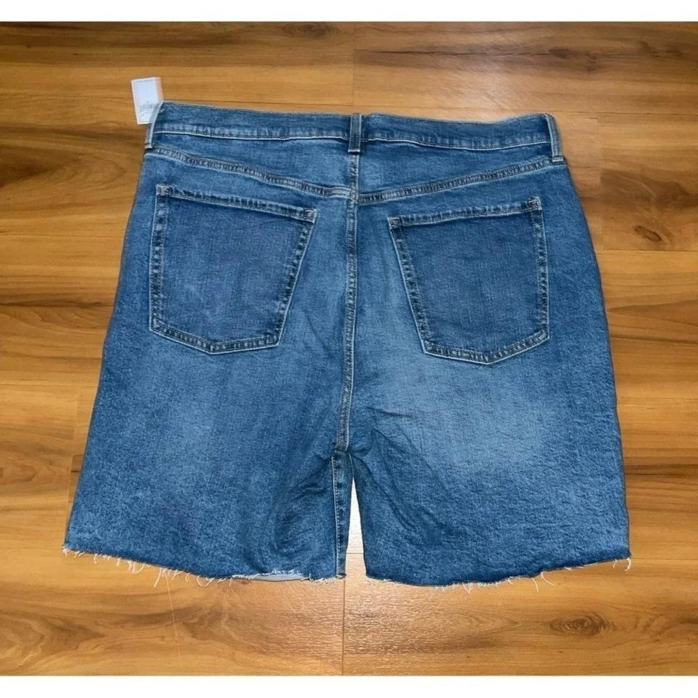 Womens NWT Old Navy Sky Hi‎ High Waist Ripped Distressed Button Fly Jean Shorts